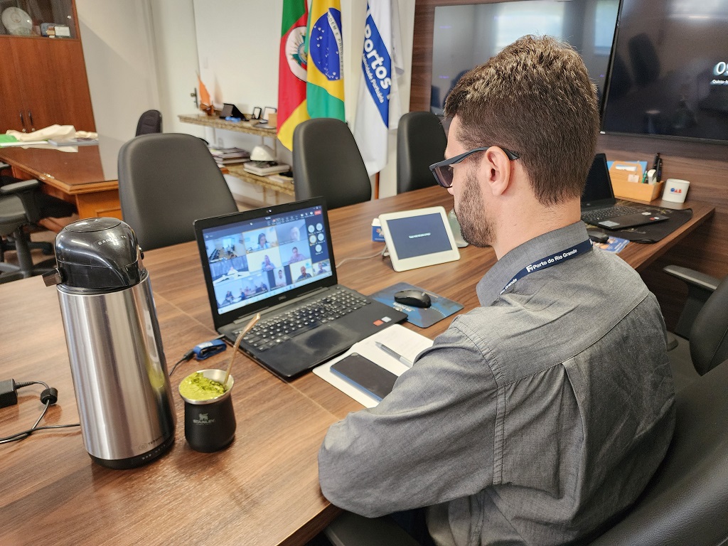 ASSEMBLEIA GERAL DA ABEPH E REUNIÃO DO CONSELHO DO SUL EXPORT PAUTAM MANHÃ DA PRESIDÊNCIA DA PORTOS RS .