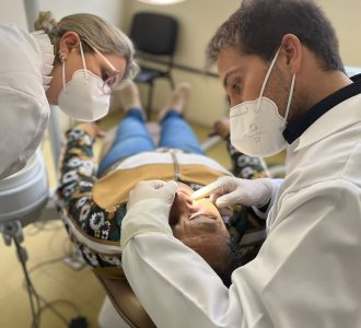 Maio Vermelho: saúde bucal realiza ação de prevenção e combate ao câncer de boca