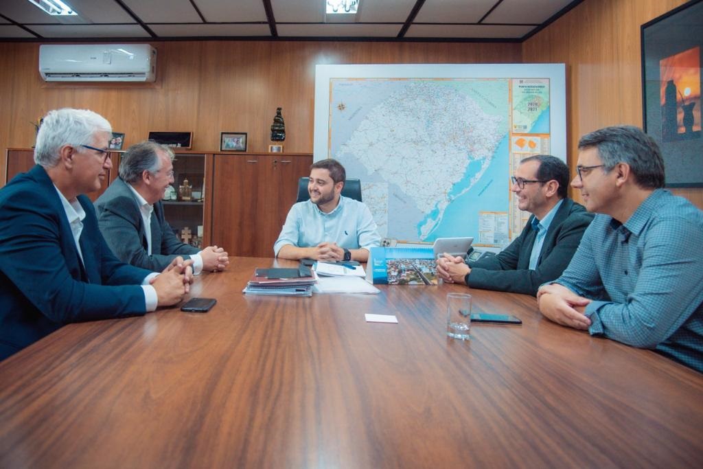 PAUTAS DE INTERESSE PORTUÁRIO SÃO DEBATIDAS DURANTE AGENDA DO GERENTE DE PLANEJAMENTO E DESENVOLVIMENTO DA PORTOS RS, EM PORTO ALEGRE